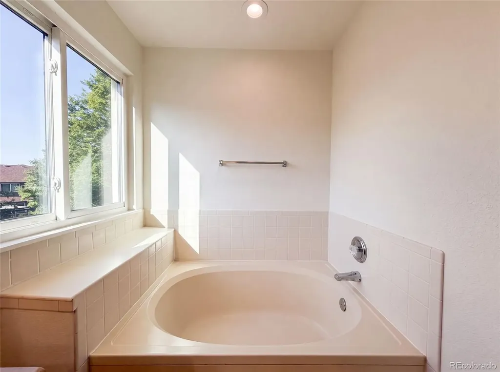 10562 Falcon Street Longmont CO 80504