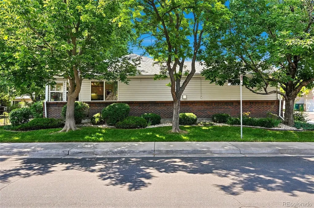 2206 S Iola Street Aurora CO 80014