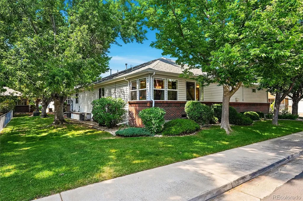 2206 S Iola Street Aurora CO 80014
