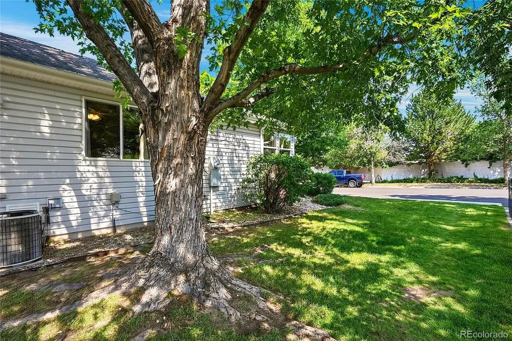 2206 S Iola Street Aurora CO 80014