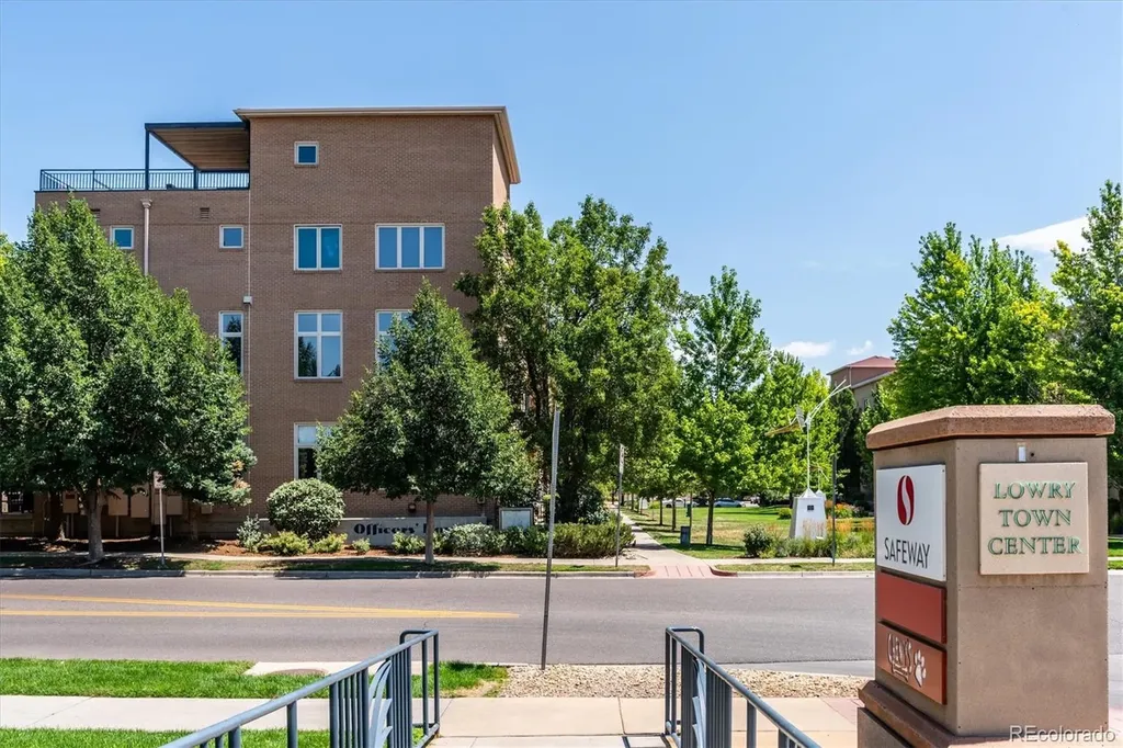 220 Roslyn Street Denver CO 80230