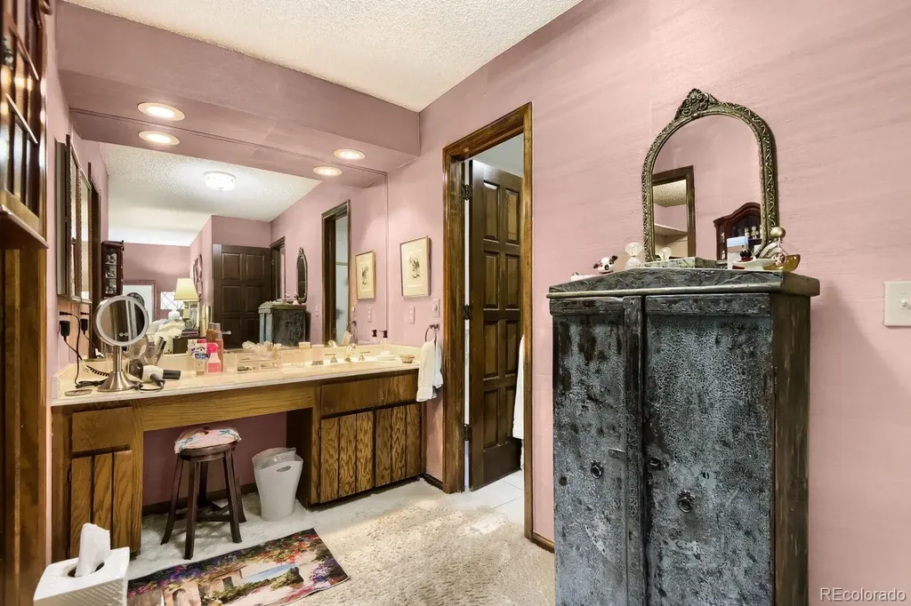 4255 S Olive Street Denver CO 80237
