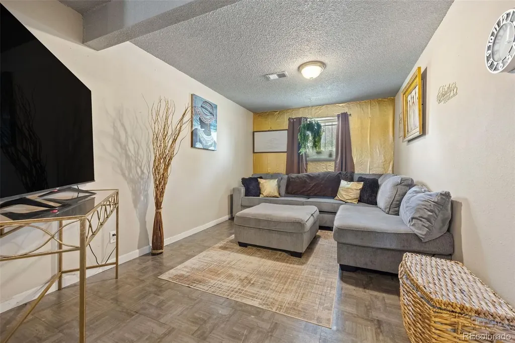 4725 Topeka Court Denver CO 80239