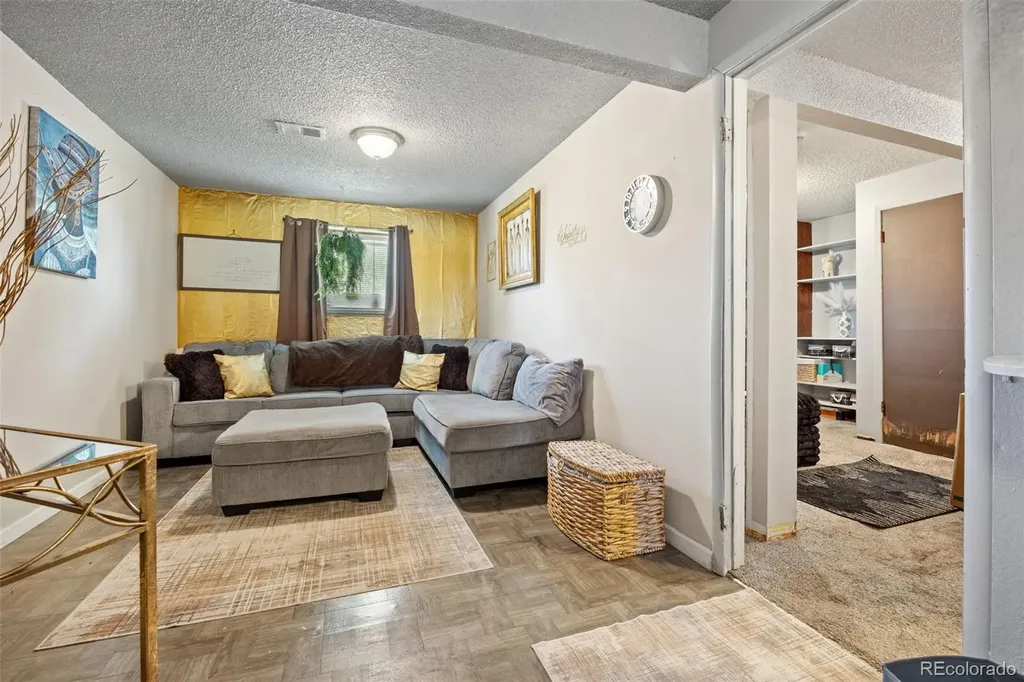 4725 Topeka Court Denver CO 80239
