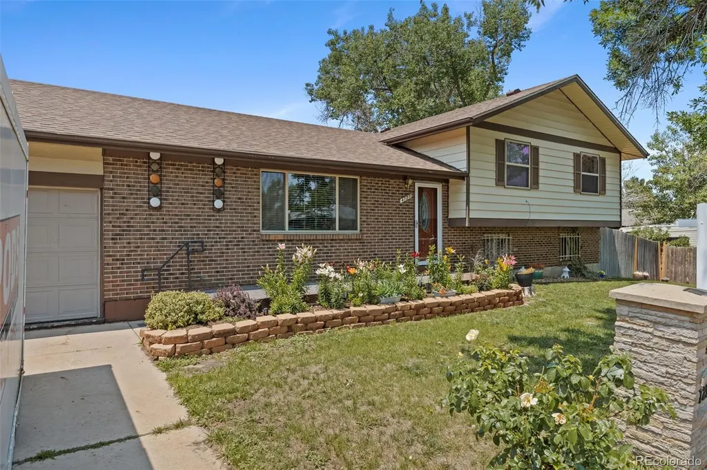 4725 Topeka Court Denver CO 80239