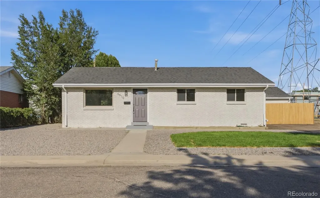6910 Jasmine Street Commerce City CO 80022