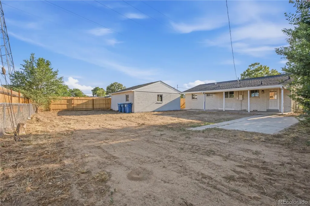 6910 Jasmine Street Commerce City CO 80022