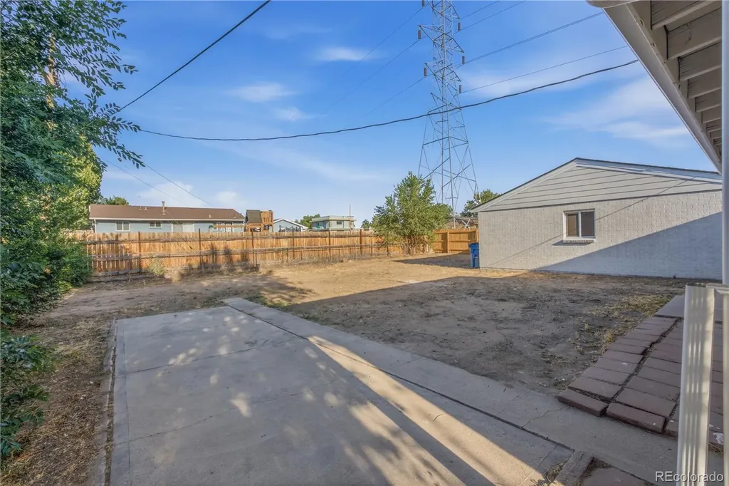 6910 Jasmine Street Commerce City CO 80022