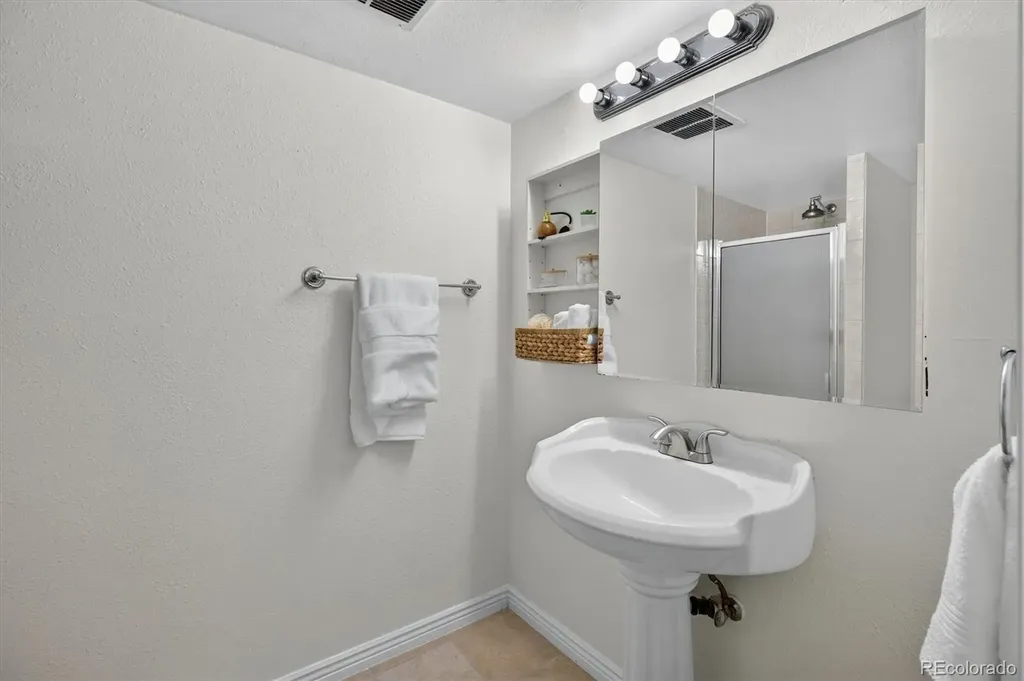 3420 S Locust Street Denver CO 80222