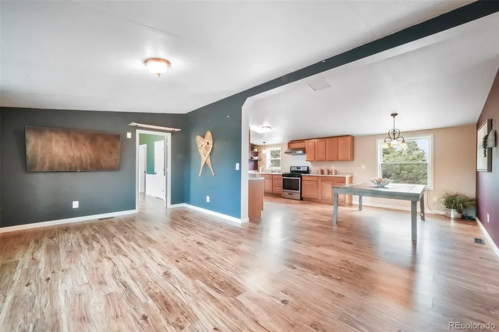 696 Calle De La Nieva Florissant CO 80816