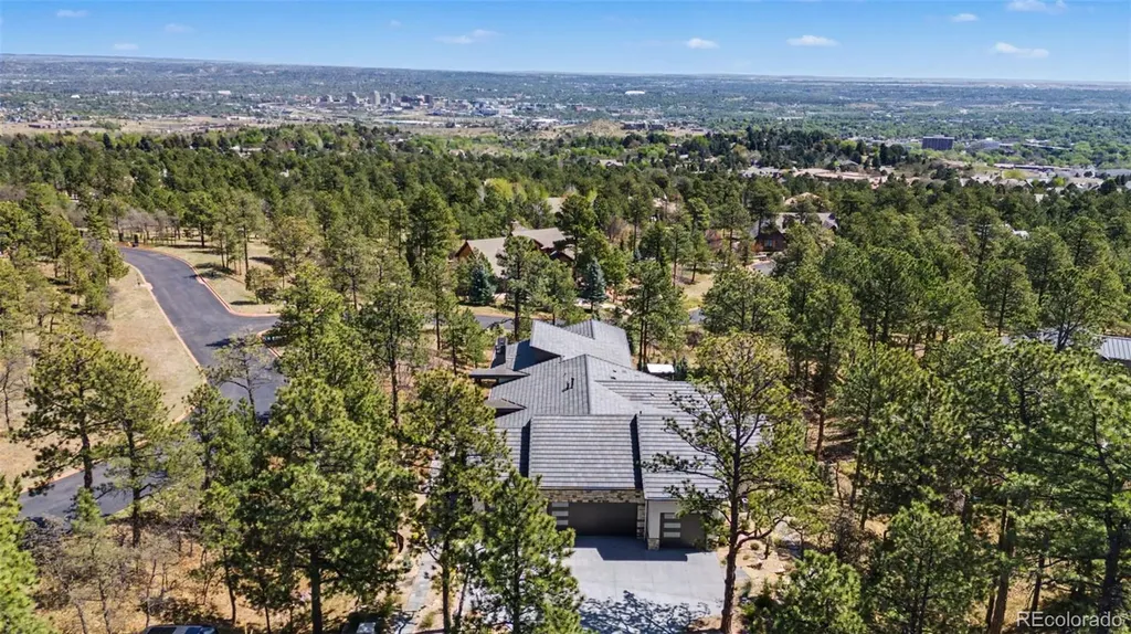 1685 Oakmoor Heights Colorado Springs CO 80906