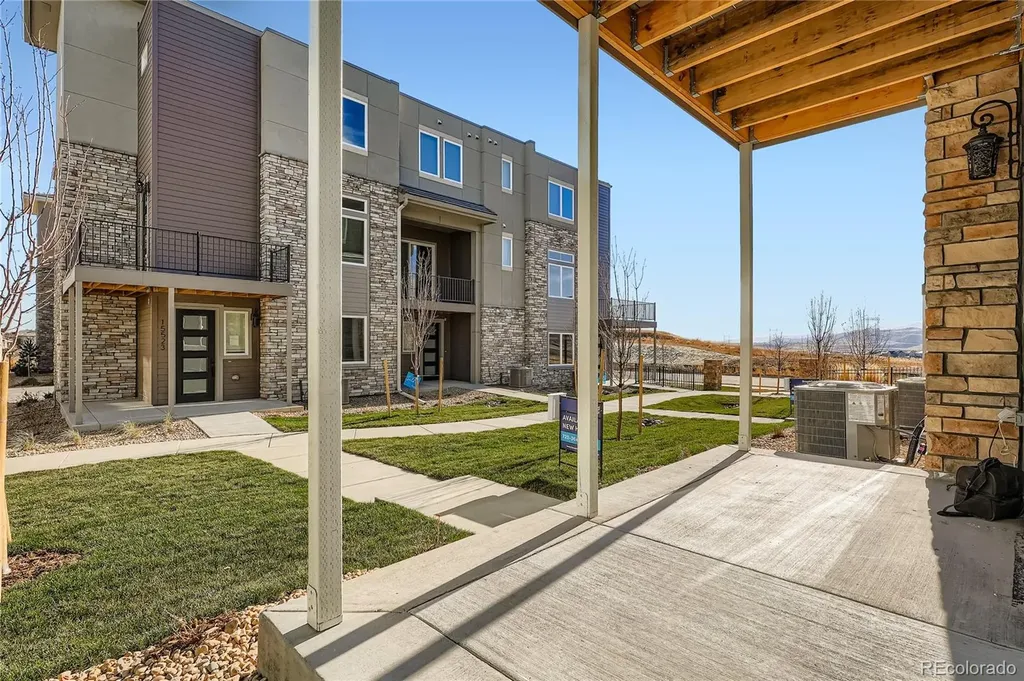 15527 W Washburn Drive Lakewood CO 80228