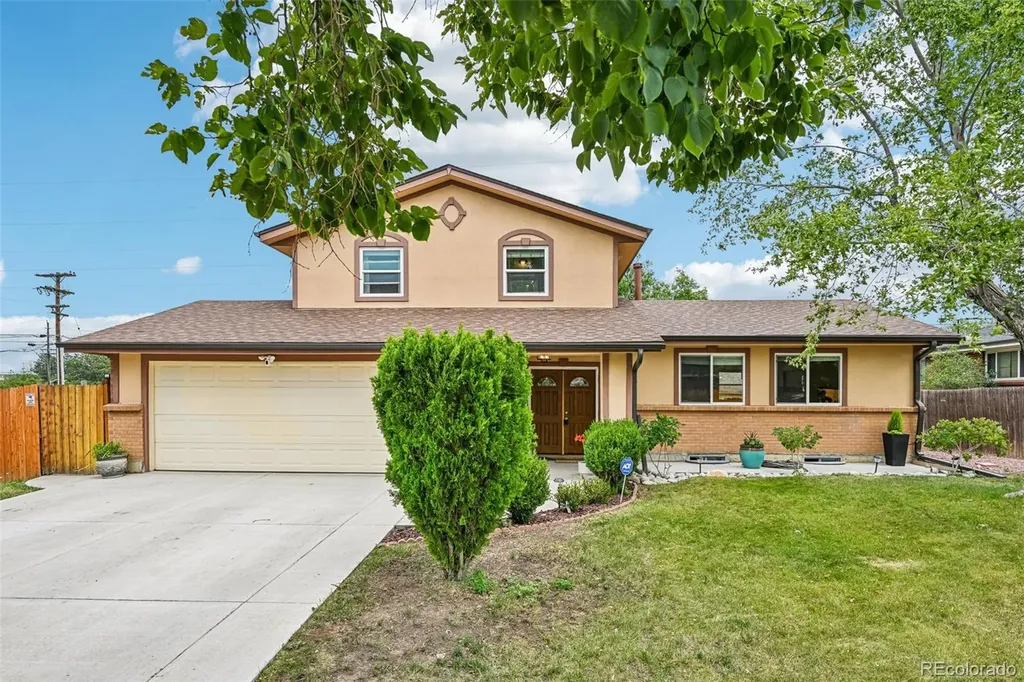 392 Zion Street Aurora CO 80011