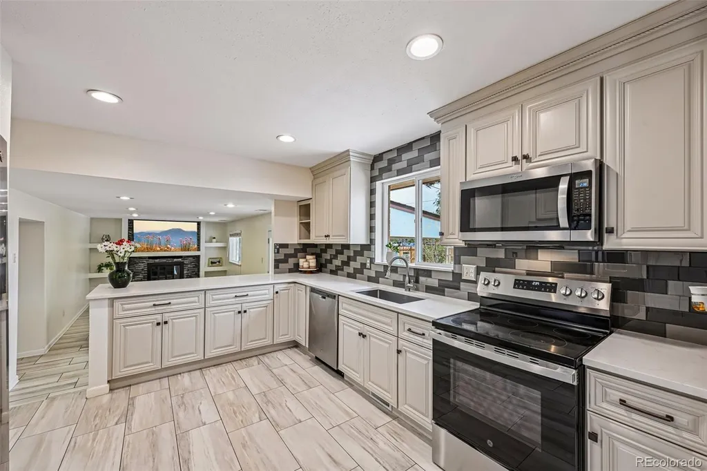 392 Zion Street Aurora CO 80011