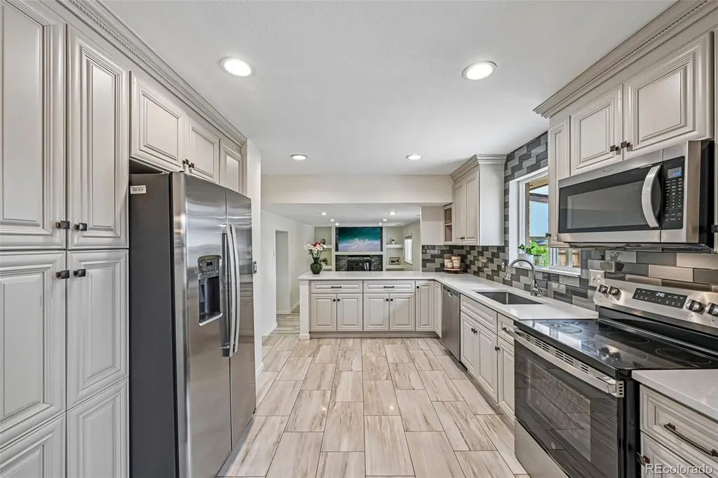 392 Zion Street Aurora CO 80011