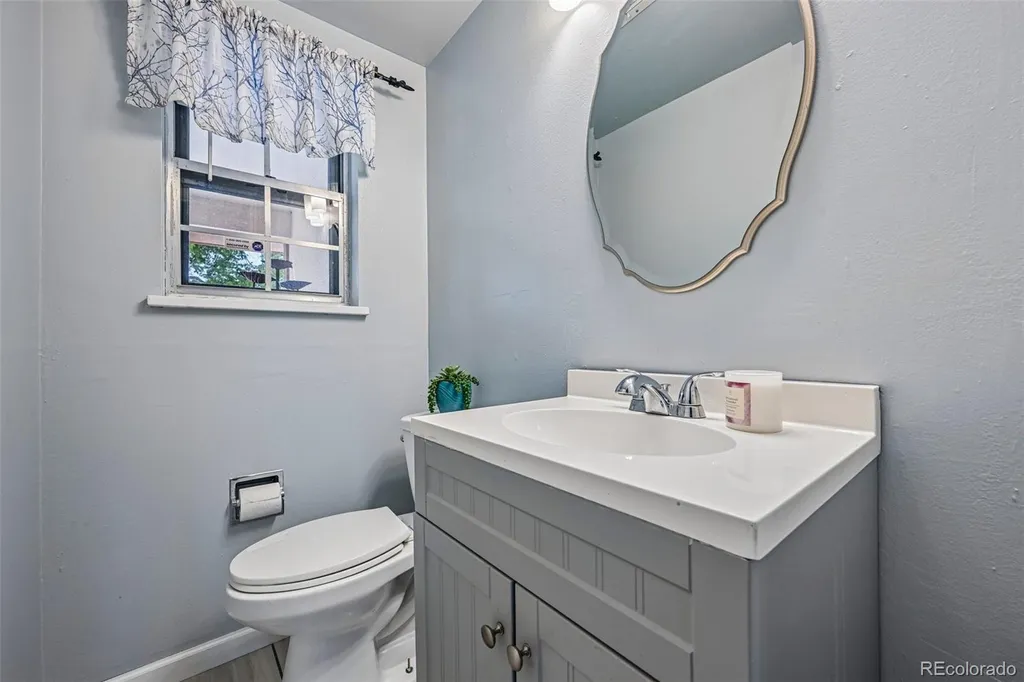392 Zion Street Aurora CO 80011