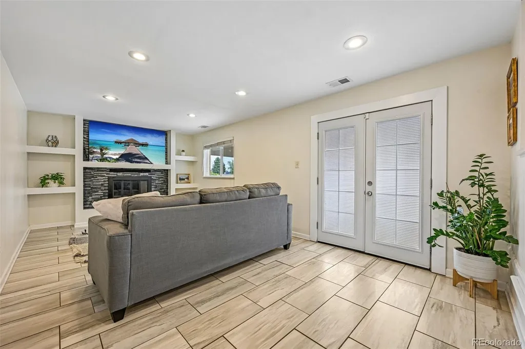 392 Zion Street Aurora CO 80011