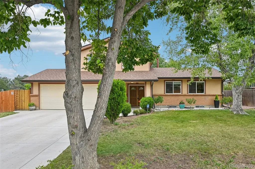 392 Zion Street Aurora CO 80011