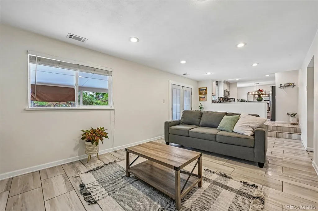 392 Zion Street Aurora CO 80011