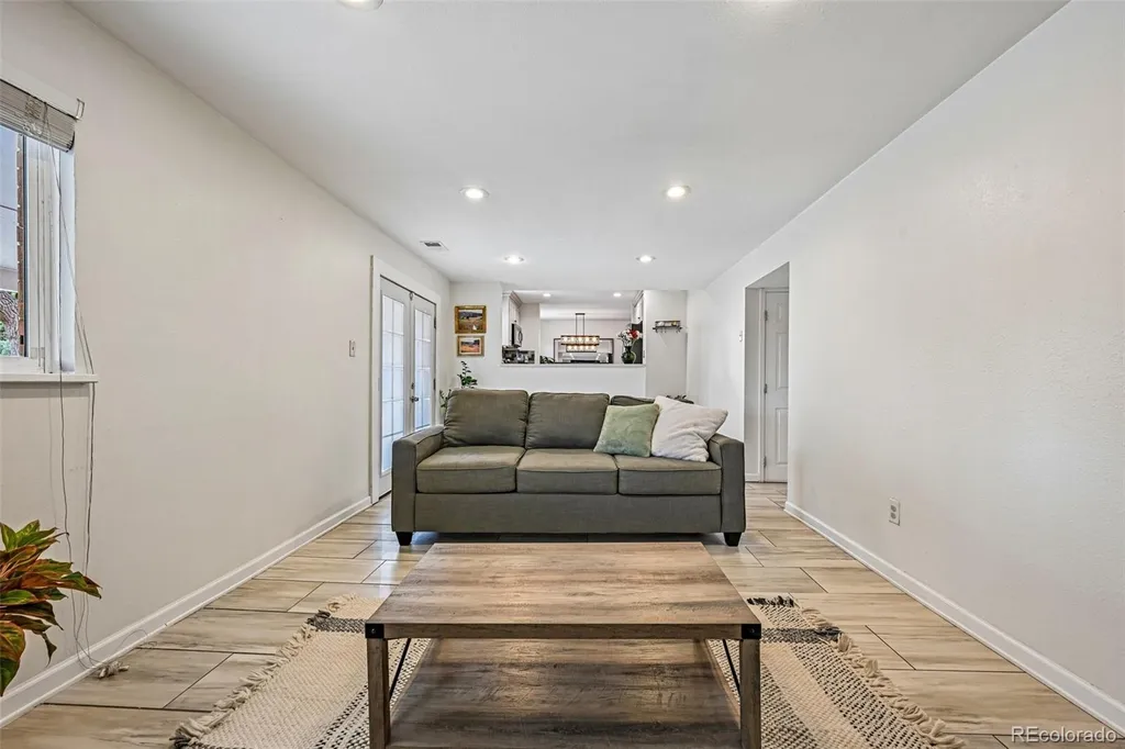 392 Zion Street Aurora CO 80011