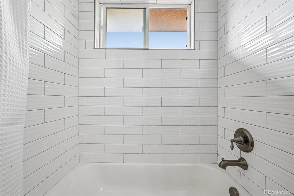 392 Zion Street Aurora CO 80011