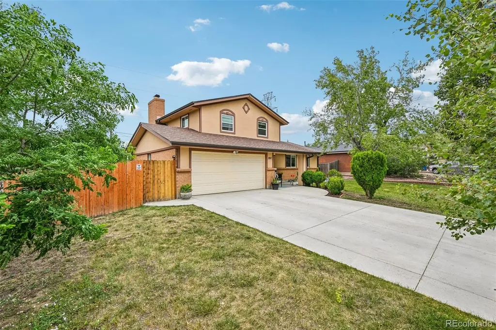 392 Zion Street Aurora CO 80011