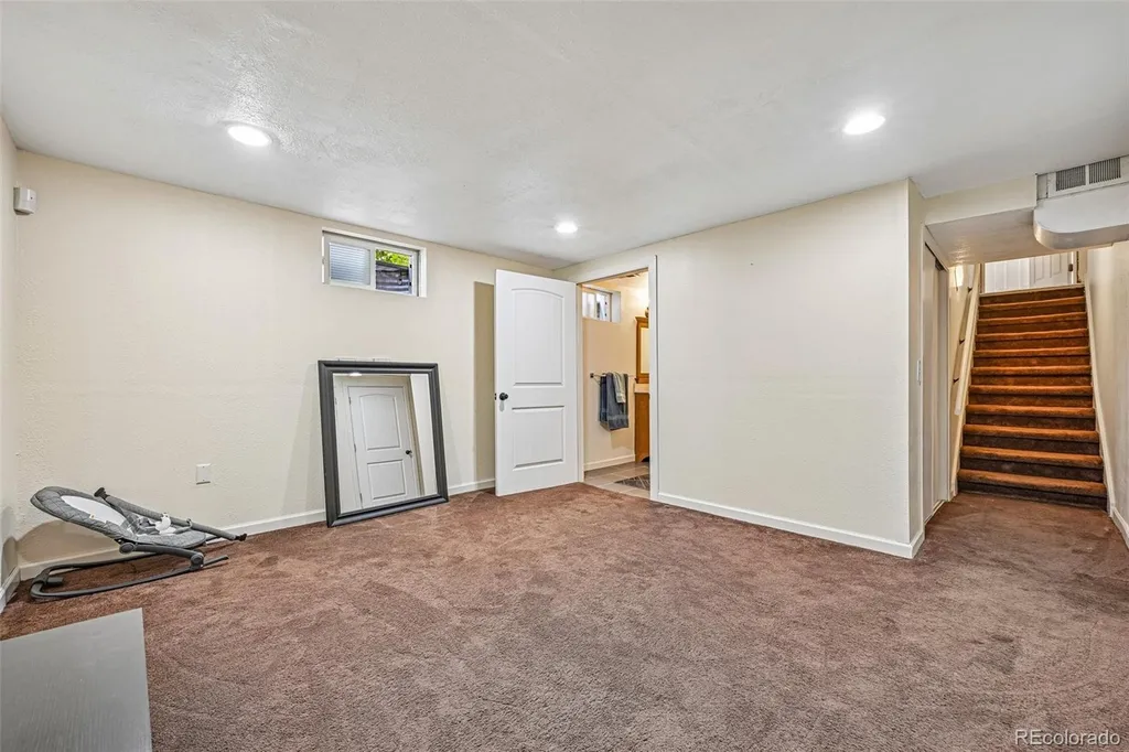 392 Zion Street Aurora CO 80011
