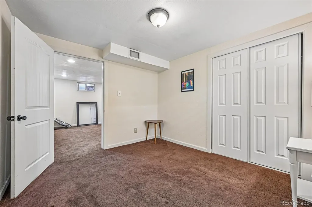392 Zion Street Aurora CO 80011