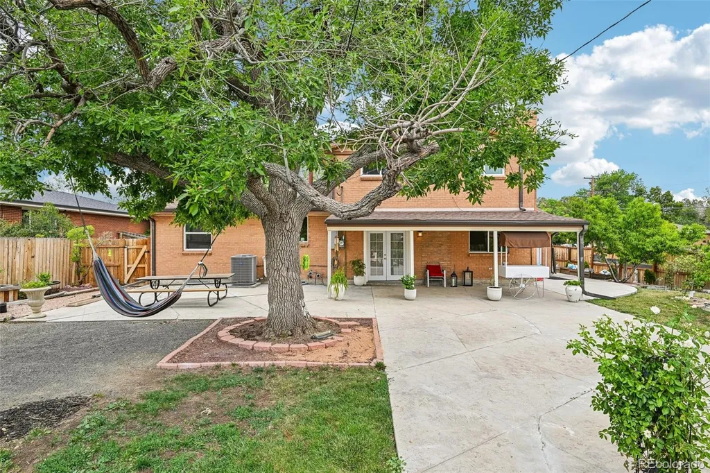 392 Zion Street Aurora CO 80011