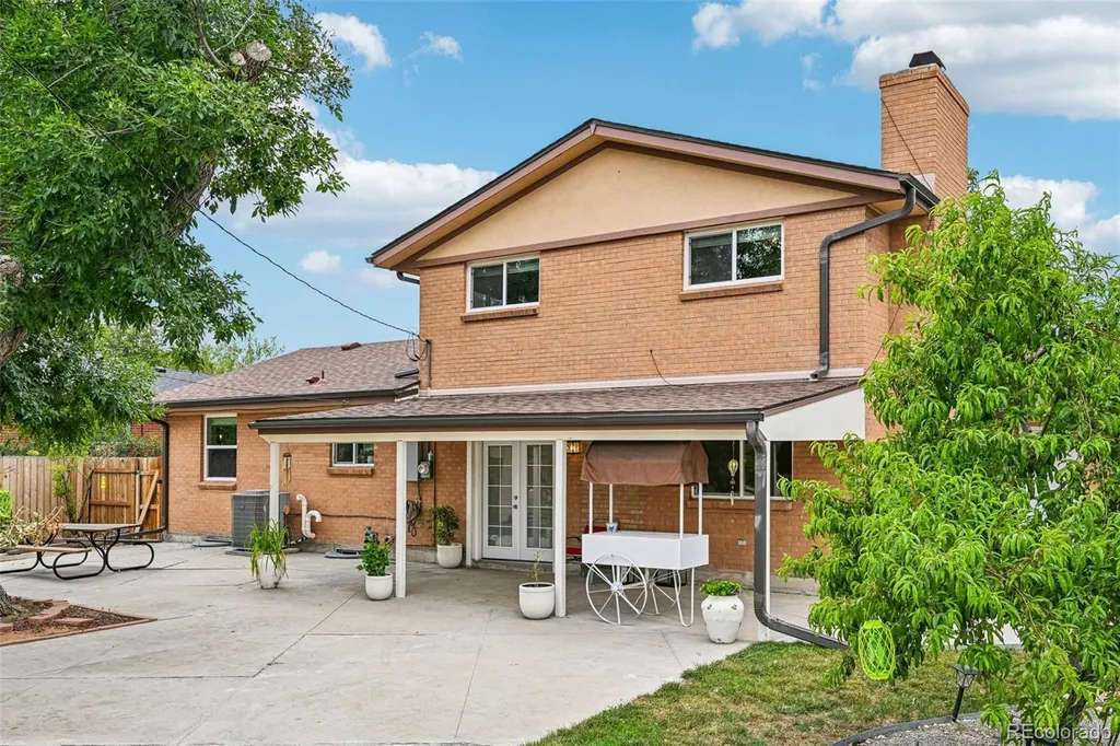 392 Zion Street Aurora CO 80011