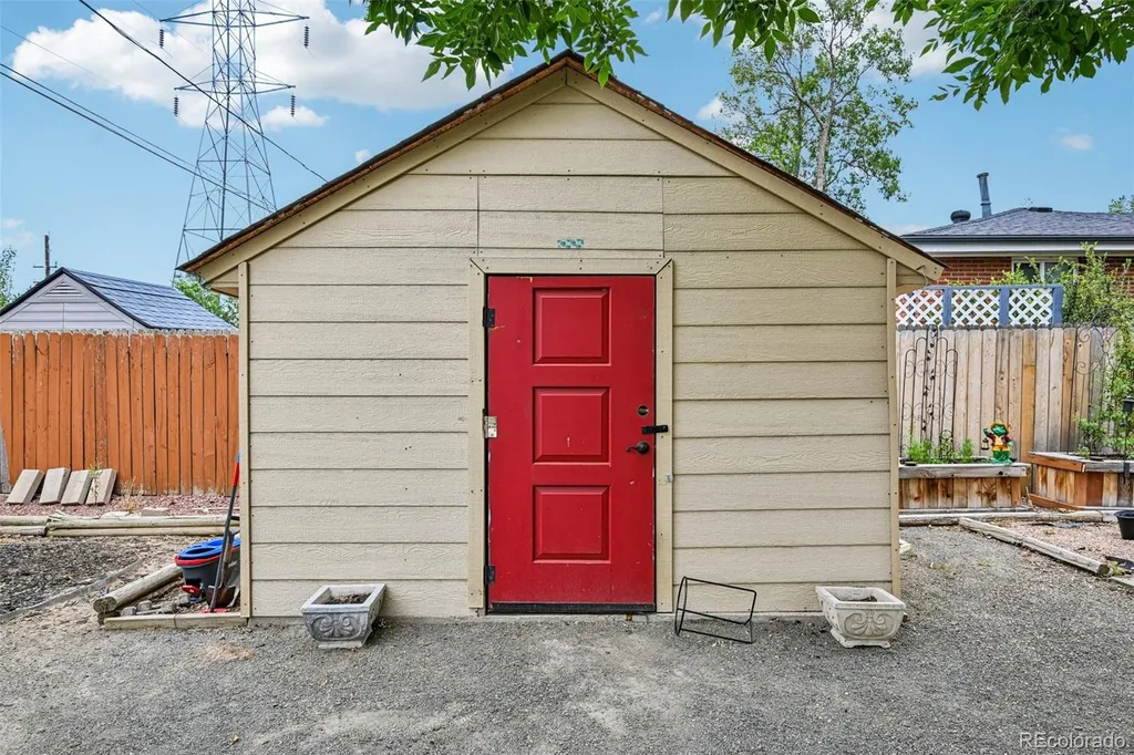 392 Zion Street Aurora CO 80011
