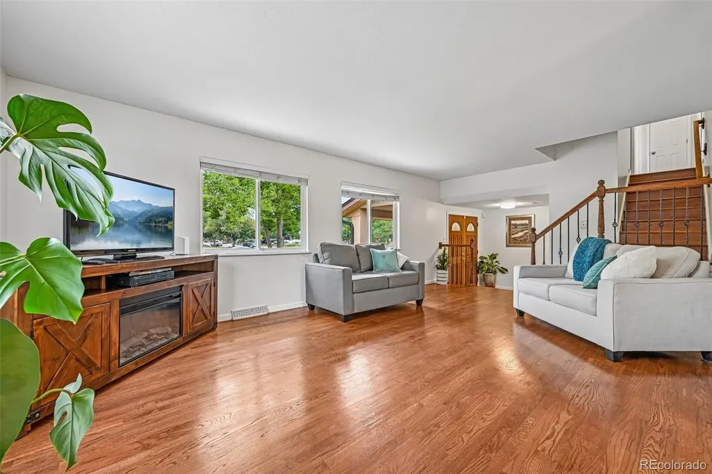 392 Zion Street Aurora CO 80011