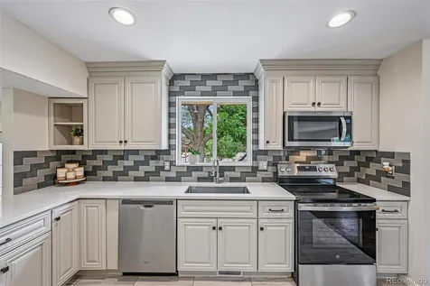 392 Zion Street Aurora CO 80011