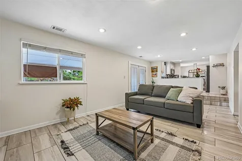 392 Zion Street Aurora CO 80011