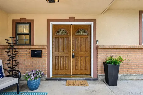 392 Zion Street Aurora CO 80011