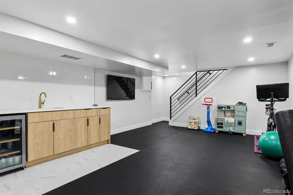 4565 Eliot Street Denver CO 80211