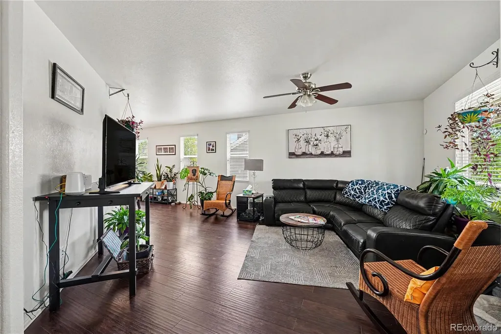 6116 N Espana Street Aurora CO 80019