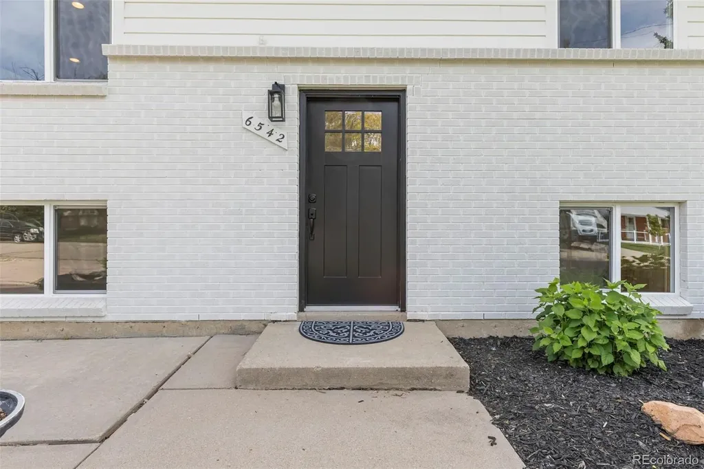 6542 Iris Street Arvada CO 80004