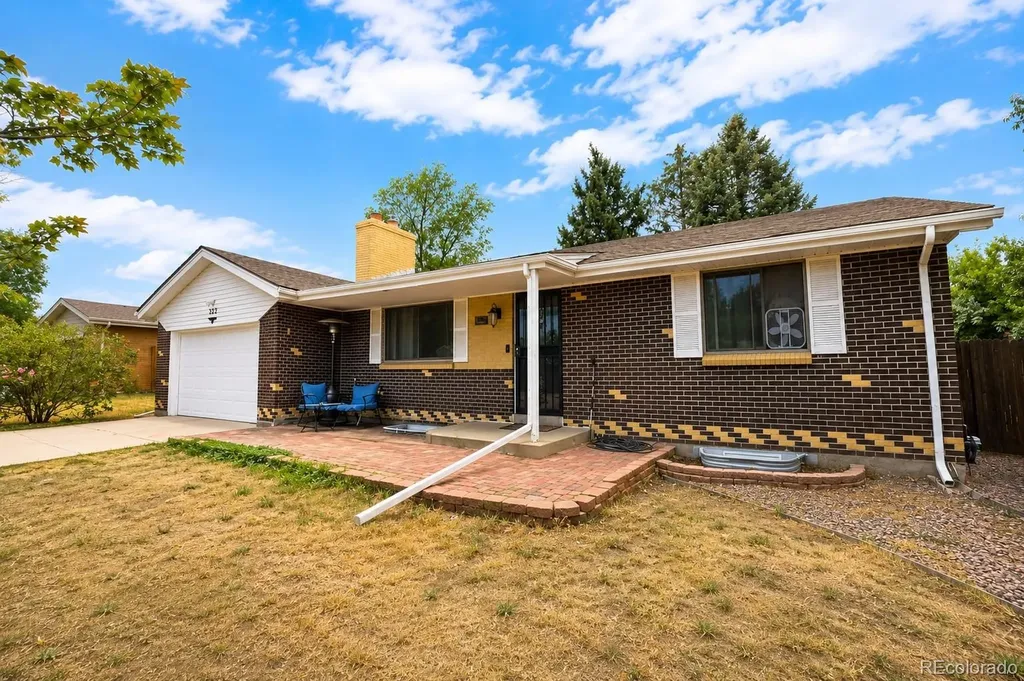 322 S Peoria Circle Aurora CO 80012