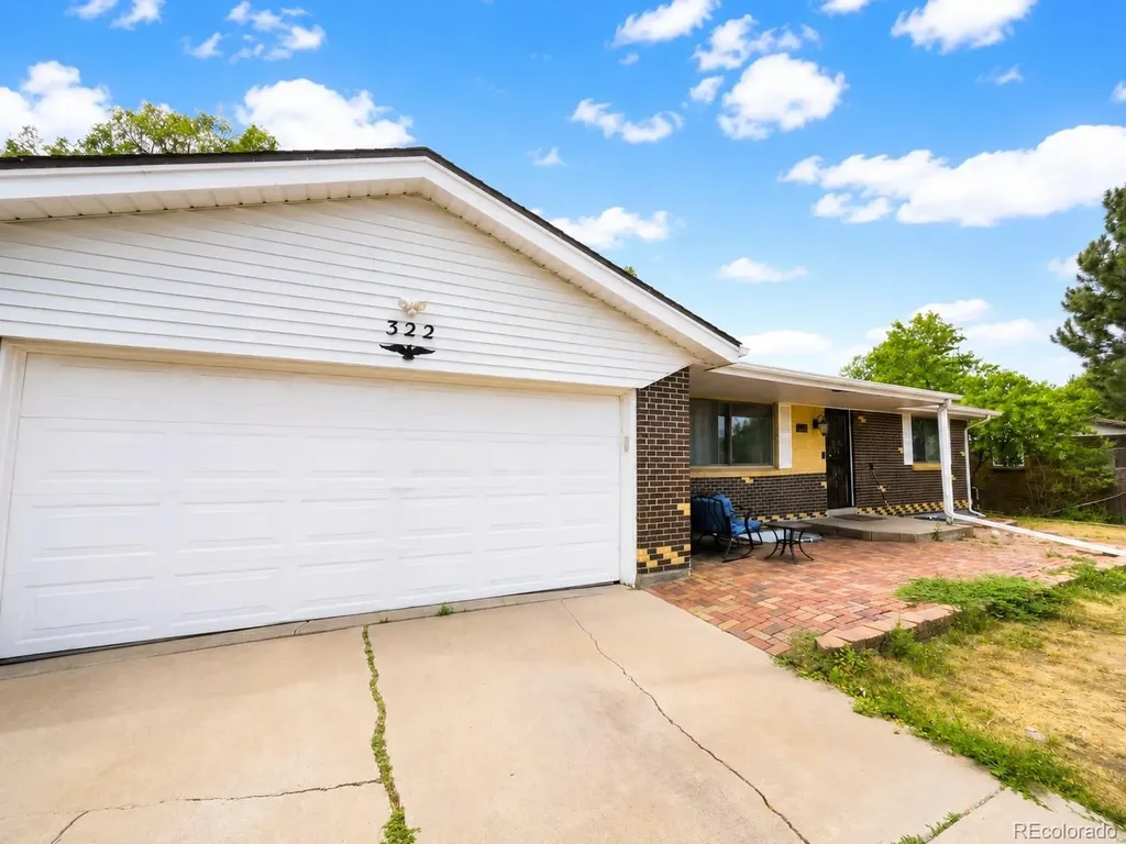 322 S Peoria Circle Aurora CO 80012