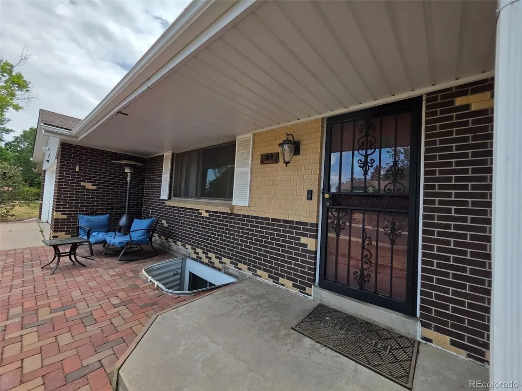 322 S Peoria Circle Aurora CO 80012