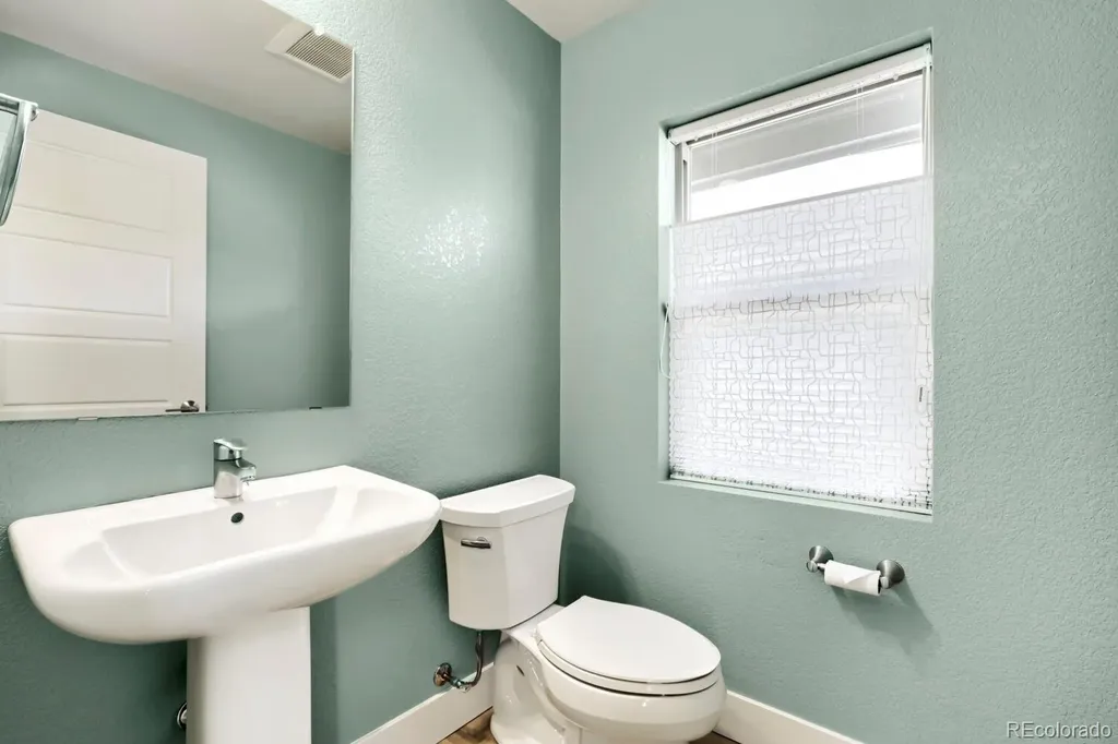 5434 N Verbena Street Denver CO 80238