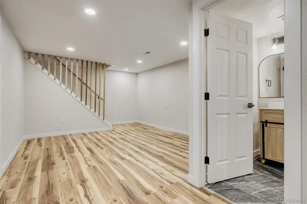2123 S Olathe Street Aurora CO 80013