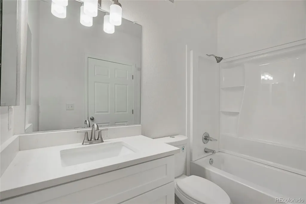 4251 S Blackhawk Circle Aurora CO 80014