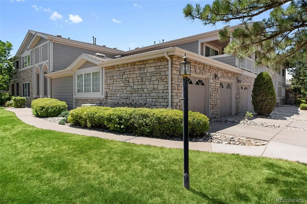 4251 S Blackhawk Circle Aurora CO 80014
