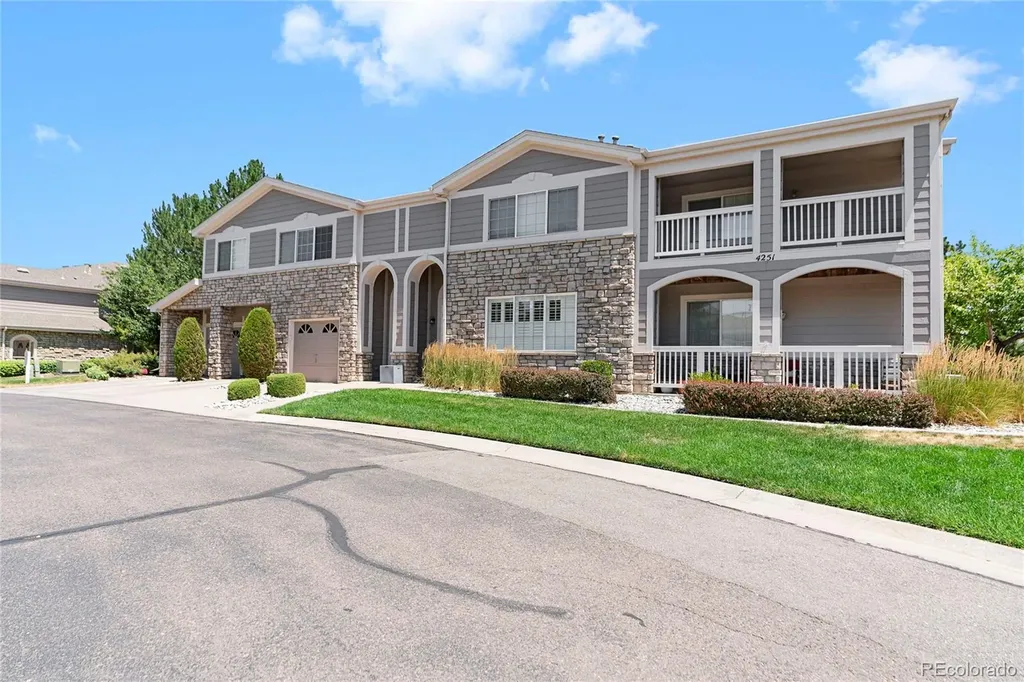 4251 S Blackhawk Circle Aurora CO 80014