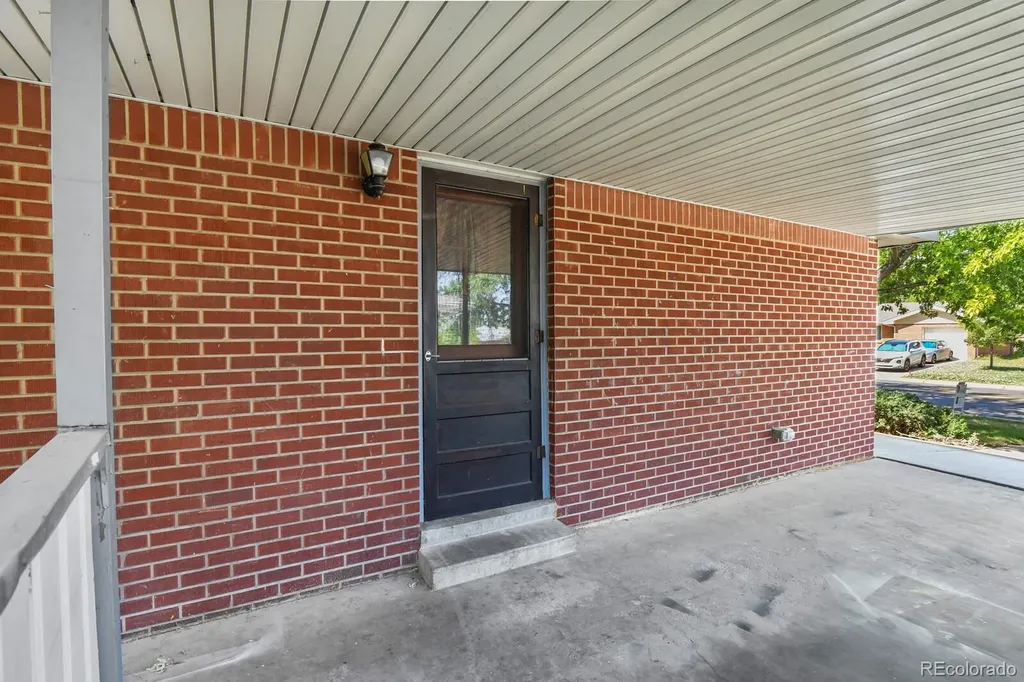 564 Moline Street Aurora CO 80010