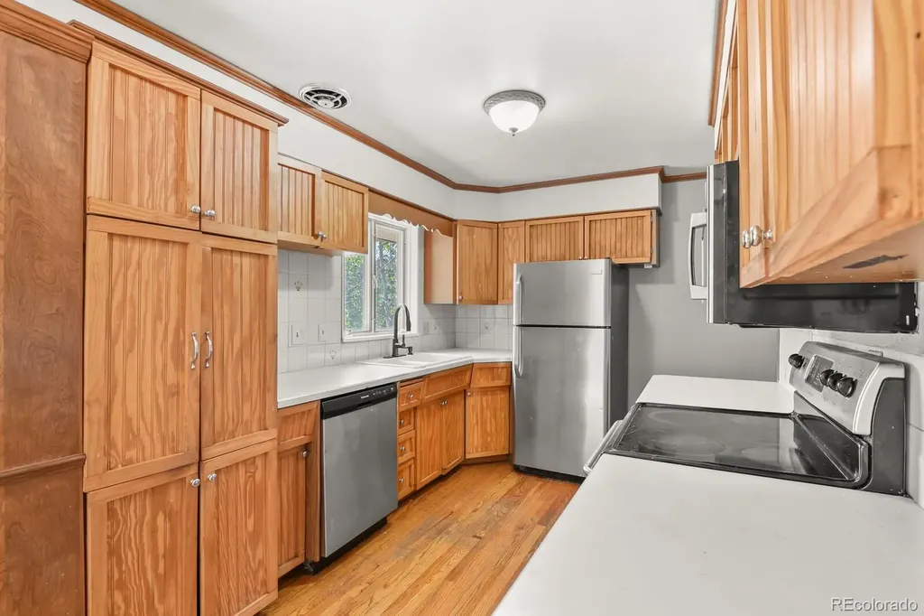 564 Moline Street Aurora CO 80010