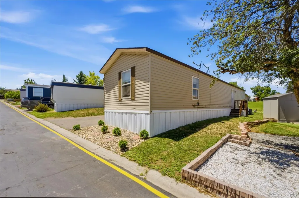9400 Elm Court Denver CO 80260