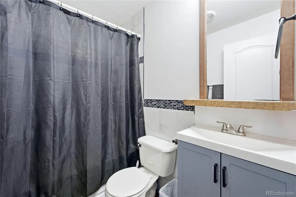 9400 Elm Court Denver CO 80260